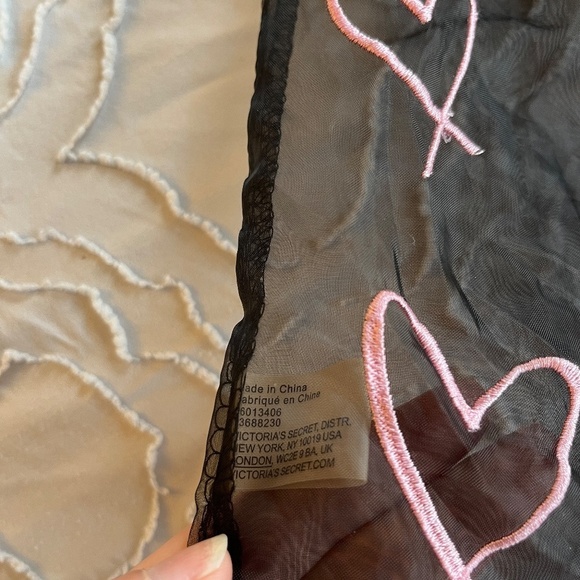 NWOT Victoria's Secret Black Mesh Drawstring Pouch with Pink Hearts - Picture 4 of 4